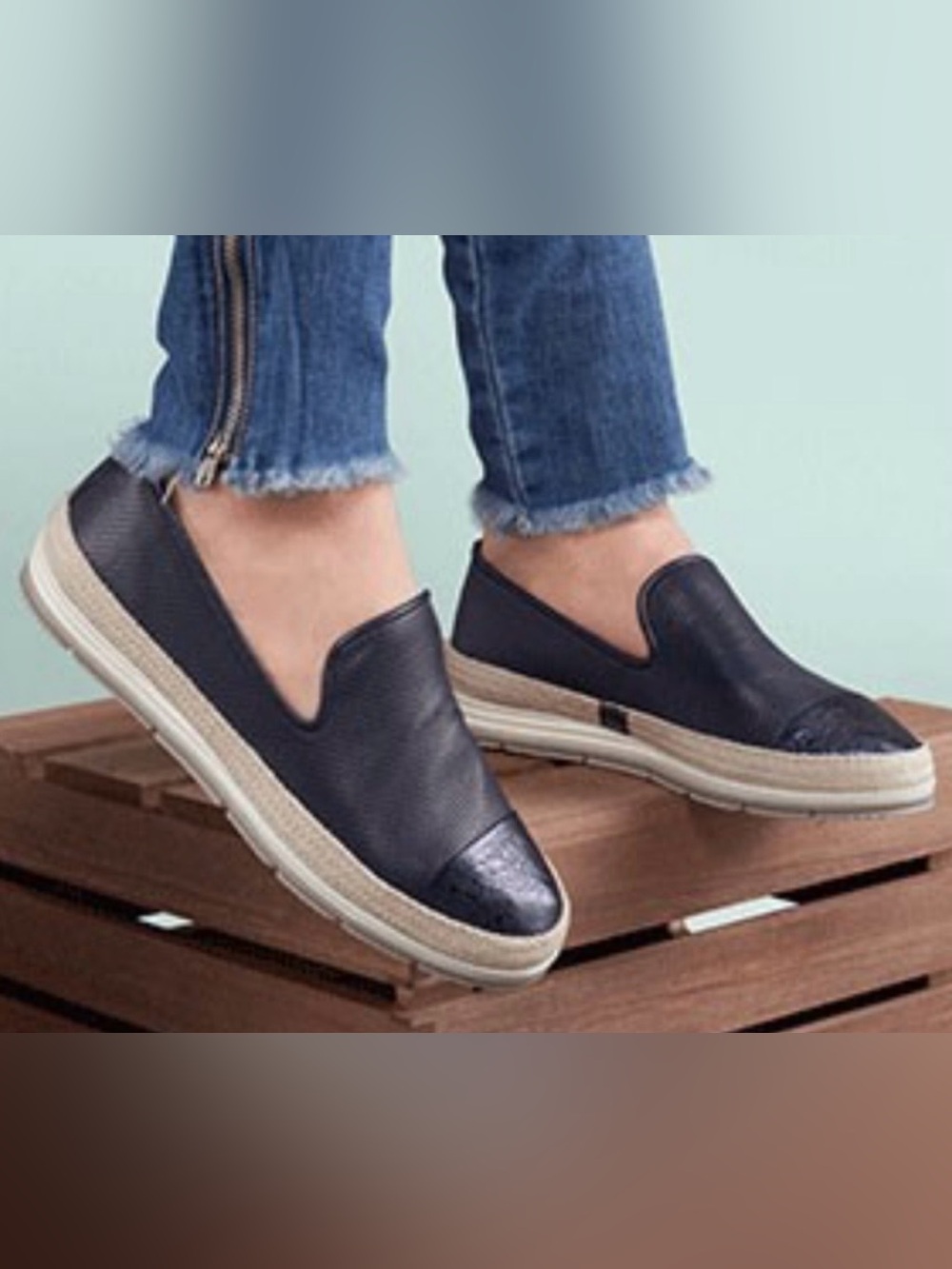 Vaneli Sport Sz 8 Shoes Women’s Sneakers  Navy Slip-On Espadrille Loafer Leather